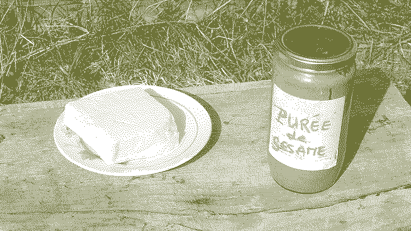 Beurre et purée de sésame sur une table