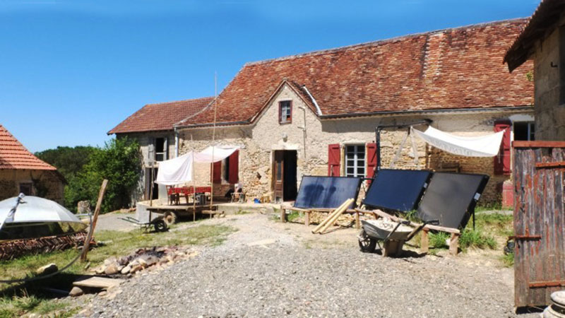 La maison en juin 2016, avant les grands travaux de la charpente. La maison en juin 2016, avant les grands travaux de la charpente