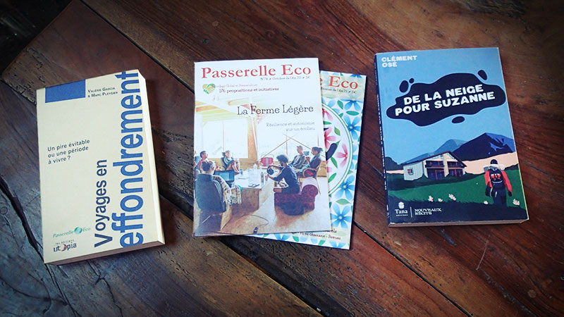 “Voyages en Effondrement - Un pire à éviter ou une période à vivre?”, et les n°74 et 75 de Passerelle-éco img